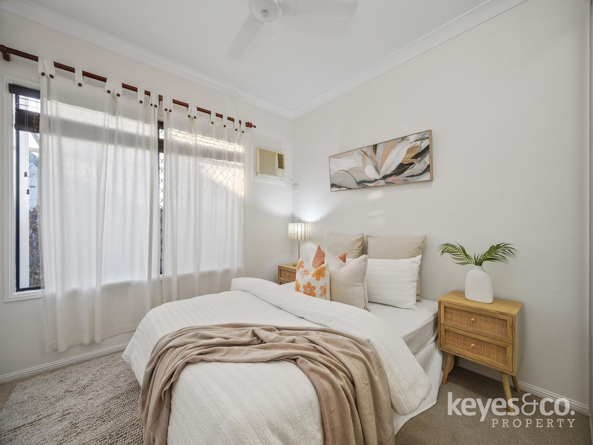 21-23 Warbler Crescent, Douglas