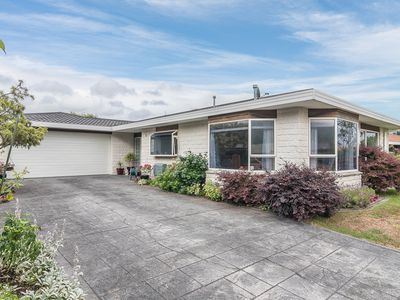 22 Cranbrook Grove, Waikanae