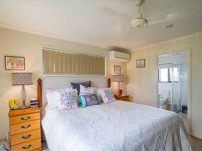 8 McIntyre Court, Urraween