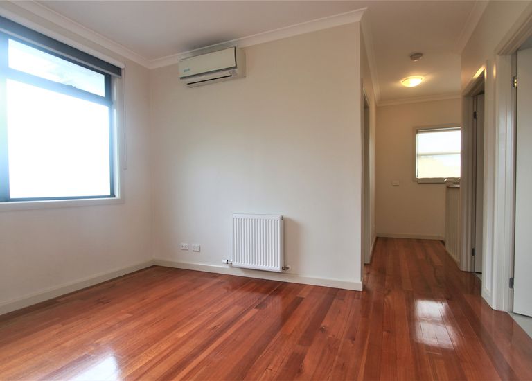 1 / 52 Mount Street, Glen Waverley