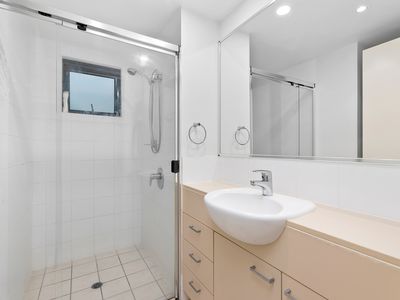 302 / 21 Patrick Lane, Toowong