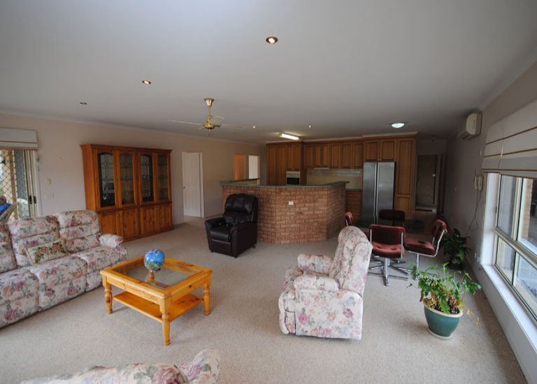 2 Manca Court, Portland