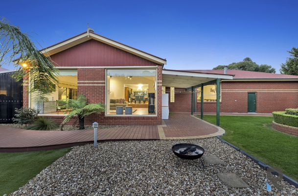 33 King William Court, Wallan