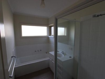 1 / 2 Pickett Crescent, Belmont