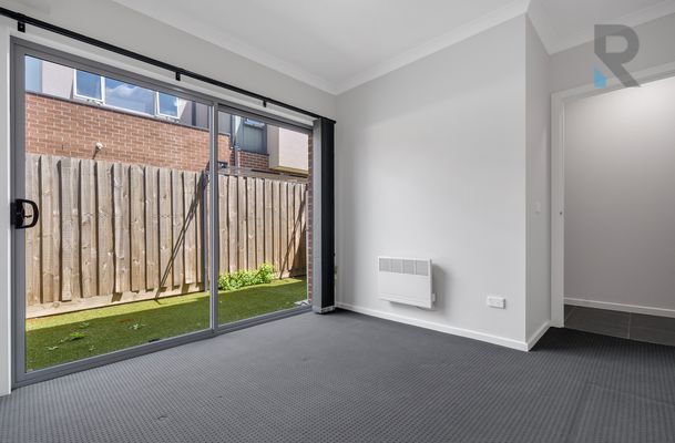 23 / 64 Escapade Boulevard, Craigieburn