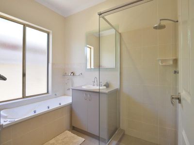 20 Riverina Way, Hannans