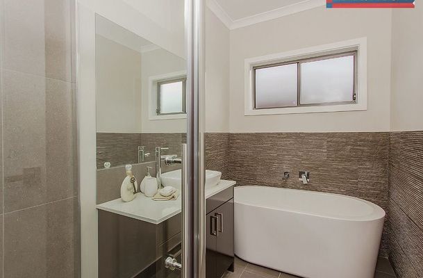 30 Perugia Avenue, Greenvale