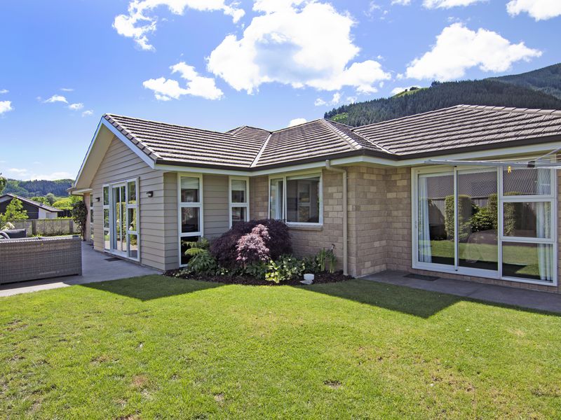 32 Sanctuary Drive, Stoke