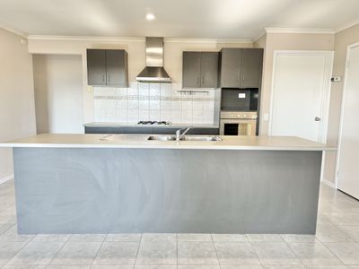 808 Armstrong Road, Manor Lakes