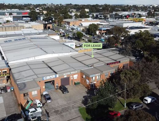 Well-Presented Street-Front Factory Unit - Prime Taren Point Location