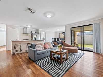 27 Calneggia Drive, Byford