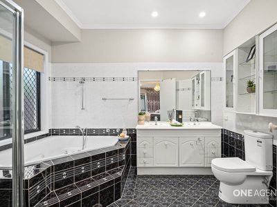 17 Saint Ives Cct, Forest Lake