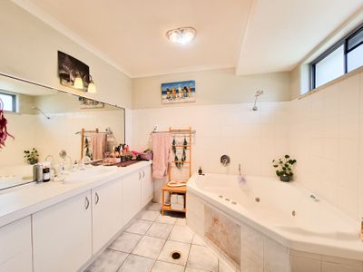 10  Bangalow Close, Clinton
