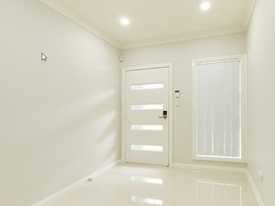 11 Amritsar Glade, Schofields