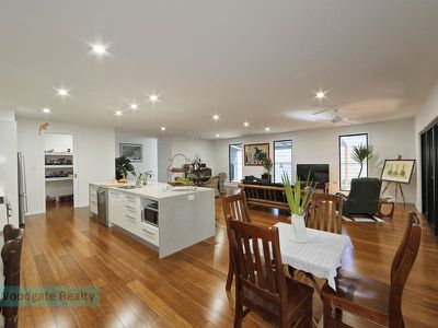 9 Ocean View Dr, Woodgate