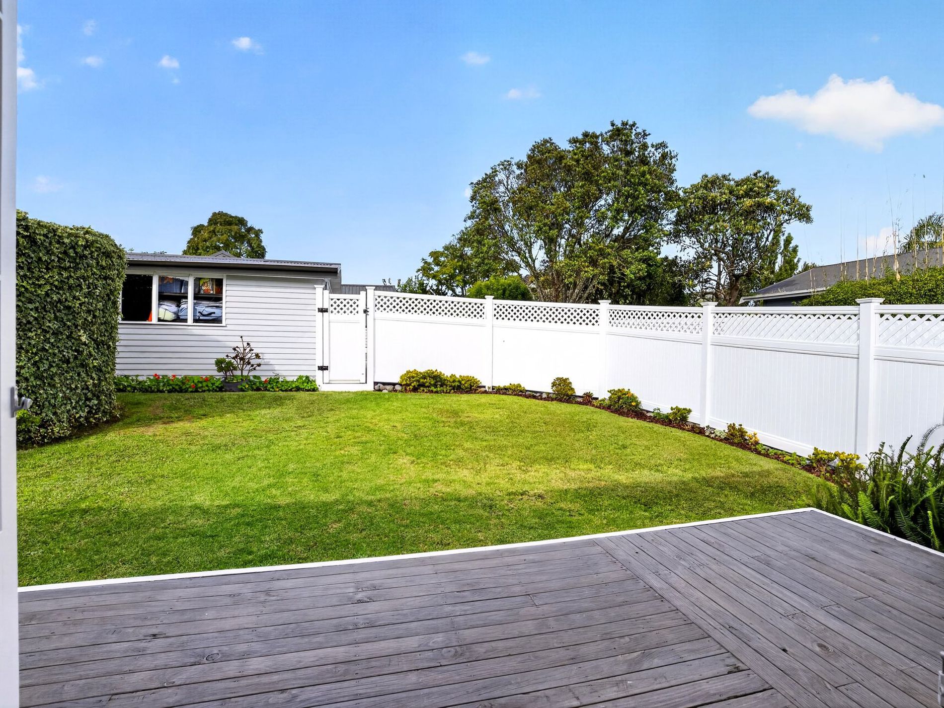 20 & 20A Brian Crescent, Stanmore Bay