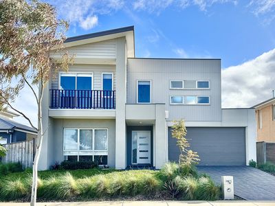 20 Lenigas Crescent, Manor Lakes