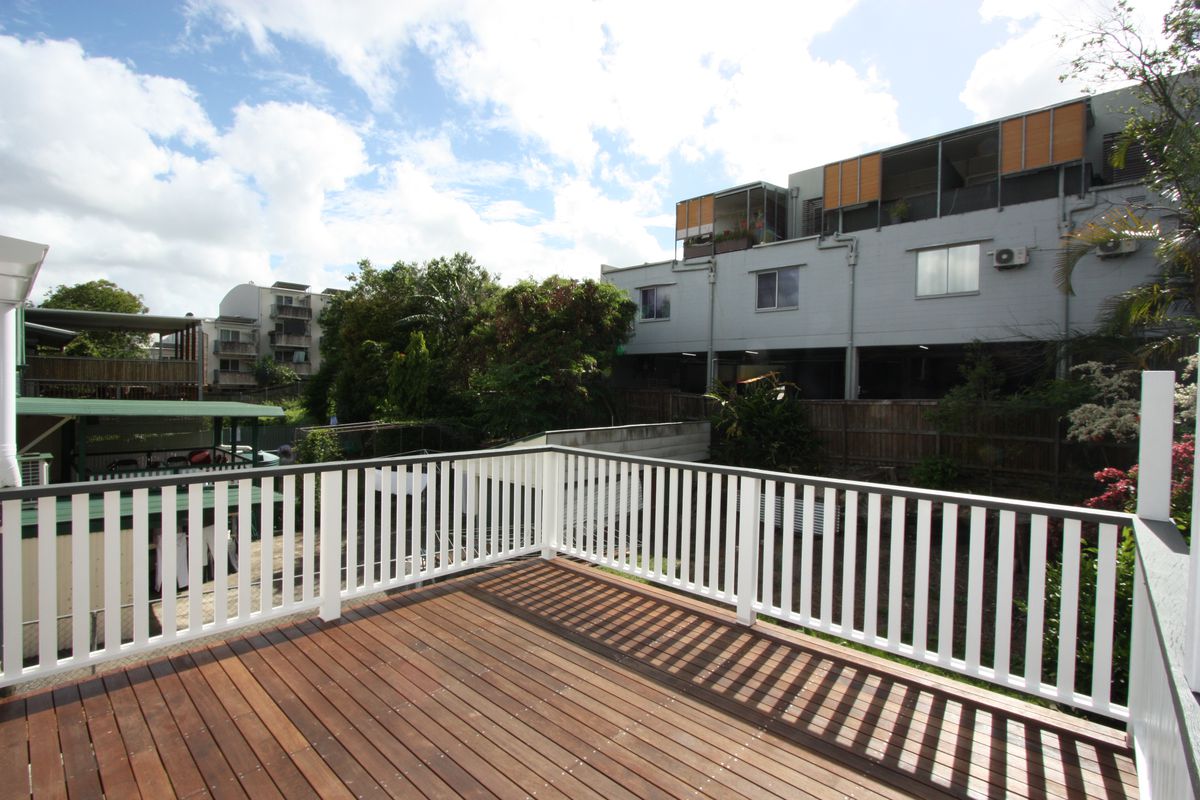 11 Egbert Street, West End