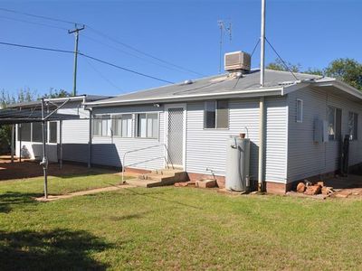 6 Calarie Road, Forbes
