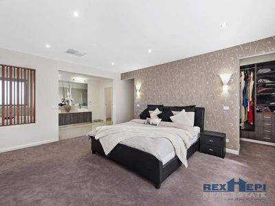 56 Linden Tree Way, Cranbourne North