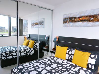 Stylish Waterfront Apartment, Docklands