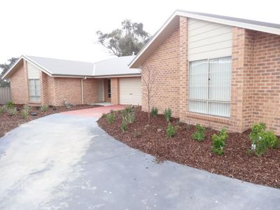 1 / 11 McKenna Avenue, Yass