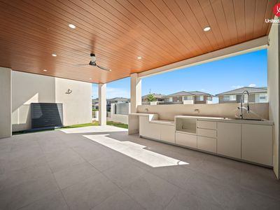 6 Arnott Avenue, Middleton Grange