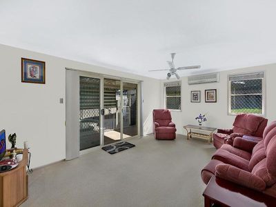 10 Flame Tree Cl, Hamlyn Terrace