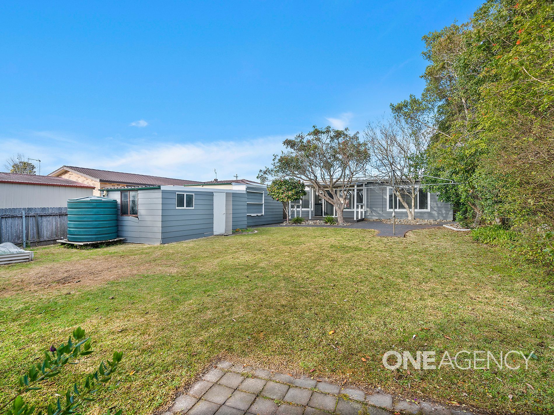 1 June Avenue, Basin View