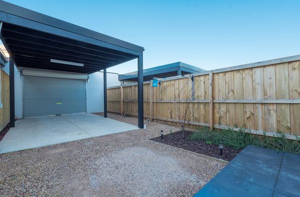 4 Lemnos Walk, Greenvale