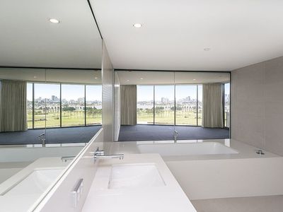 1005/96 Bow River Crescent, Burswood