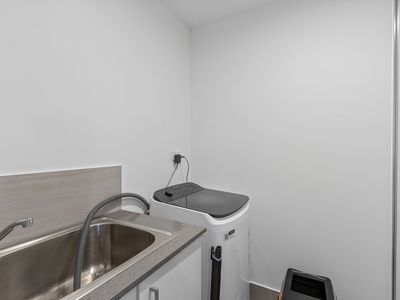 27 Jubilee Avenue, Success