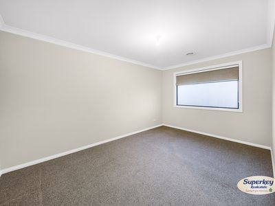 5 Bensonhurst Parade, Point Cook
