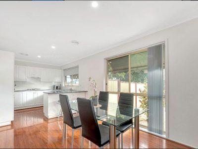 1 / 8 Hayes Road, Hampton Park