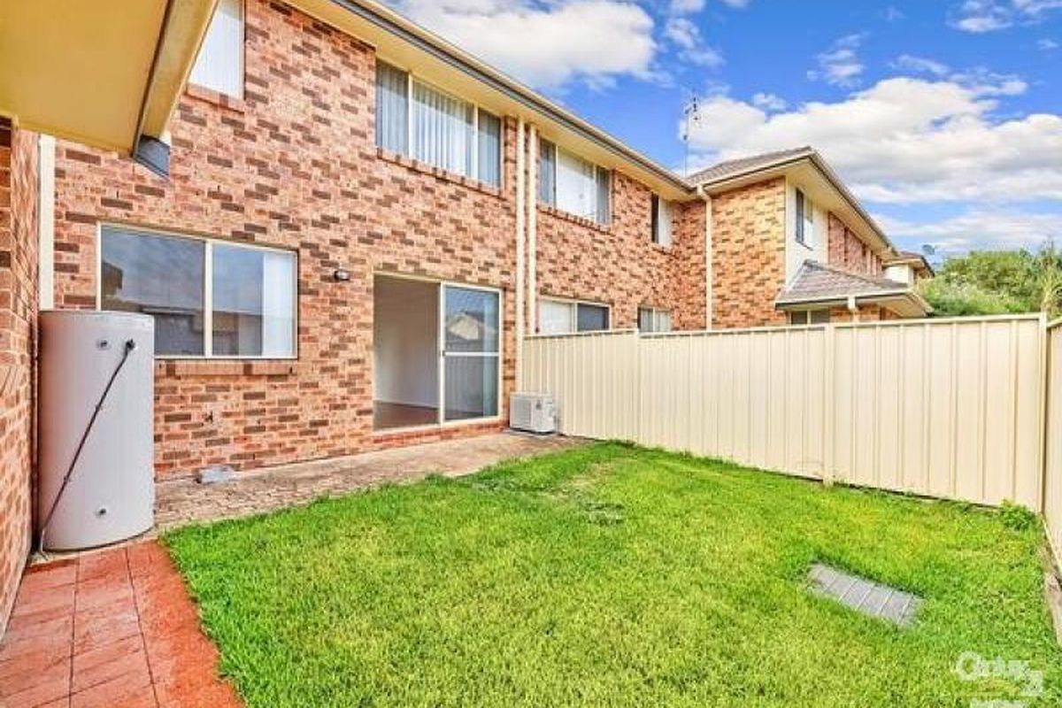 2 / 8 Russell Street, East Gosford