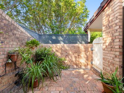 4 / 11 Eric Fenning Drive, Surf Beach