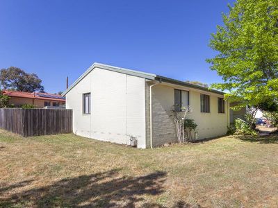 8 Hardey Place, Stirling