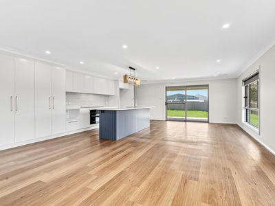 7 Leonard Place, Crookwell