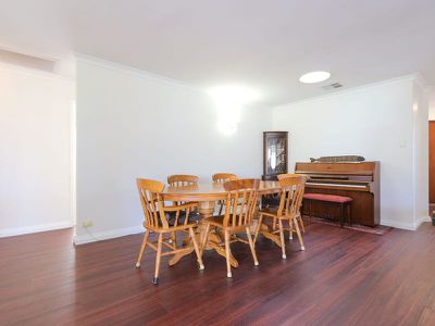 11 Cowlishaw Rise , Parmelia