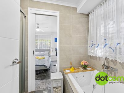 4 Darling Street, Abbotsbury