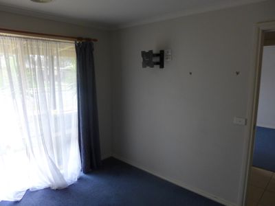 8 Elliot Court, Whittington