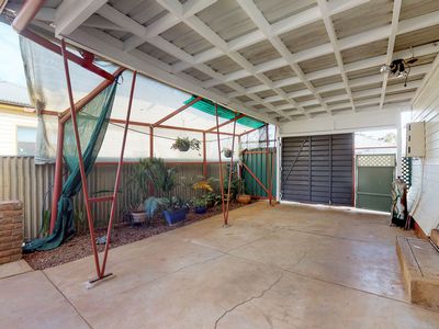 2 CORBETT AVENUE, Dubbo