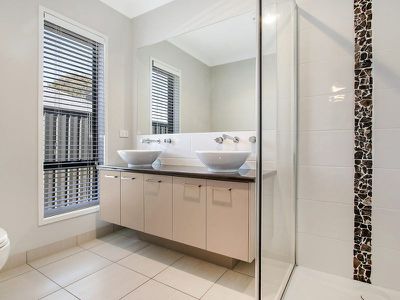 8 Stockyard Way, Thurgoona