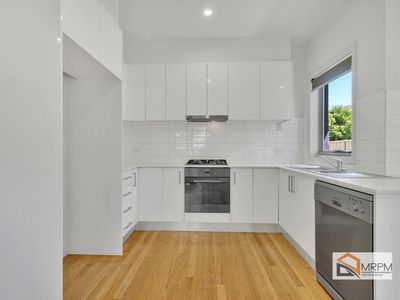 1 / 3 Rhodes Parade, Pascoe Vale