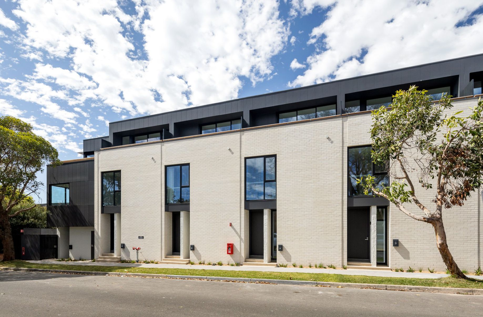 TH / 2 Clyde Street, Kew East