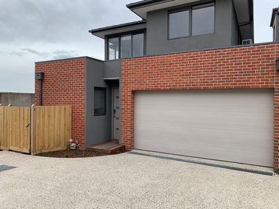 3 / 2 Kingsley Grove, Mount Waverley
