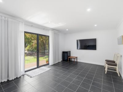 16 Bella Vista Drive, Lake Wyangan