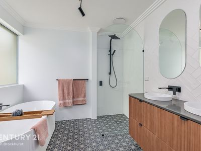 25 Pantheon Avenue, North Coogee