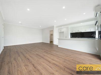 2 / 44 Beckington Crescent, Hampton Park