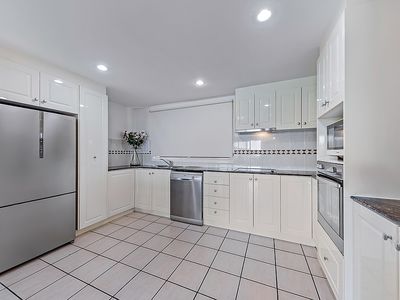 11 / 18 Golden Orchid Drive, Airlie Beach